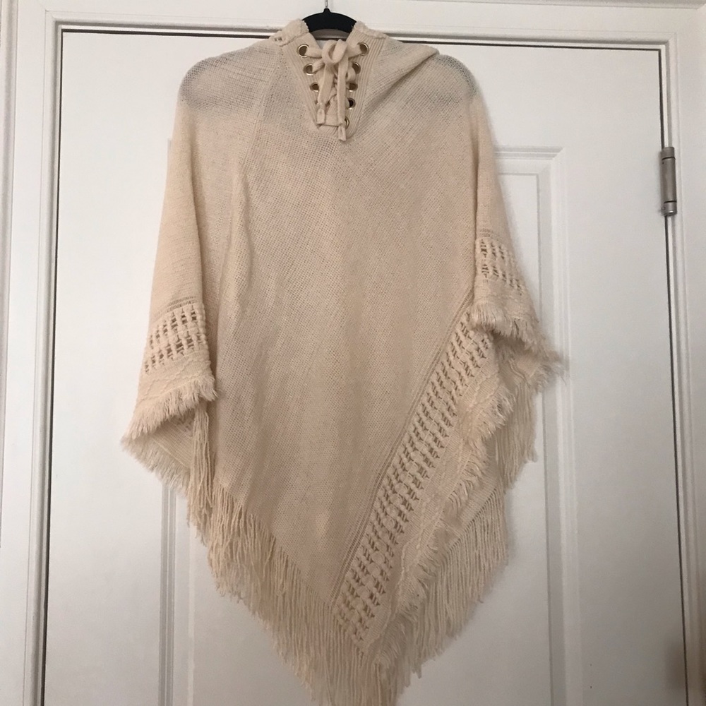 💗 Francesca’s Hooded Knit Poncho NWT